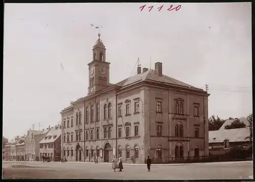 Fotografie Brück & Sohn Meissen, Ansicht Geyer, Strassenpartie mit Blick zum Rathaus, Polizeiwache