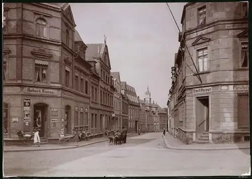 Fotografie Brück & Sohn Meissen, Ansicht Hartha i. S., Friedrichstrasse mit Fleischerei Emil Hoyer & Tabakladen R. Kunze