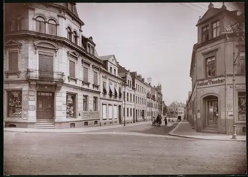 Fotografie Brück & Sohn Meissen, Ansicht Hartha i. S., Albertstrasse mit Ladengeschäft August Teucher & Willy Zink