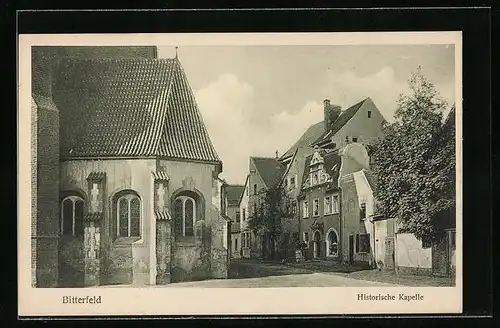 AK Bitterfeld, Strassenpartie an der historischen Kapelle
