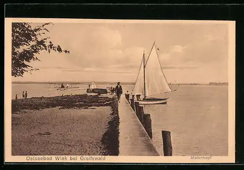 AK Ostseebad Wiek, Segelboot am Molenkopf