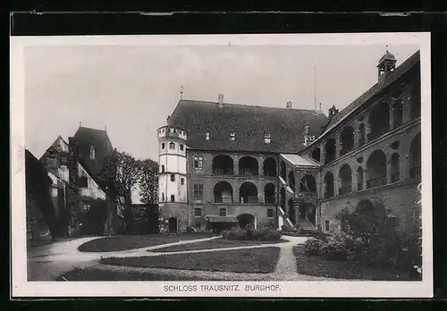 AK Landshut, Burghof im Schloss Trausnitz