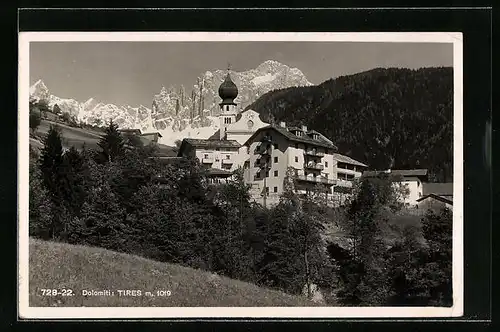 AK Tires, Ortsansicht mit Gebirge dahinter