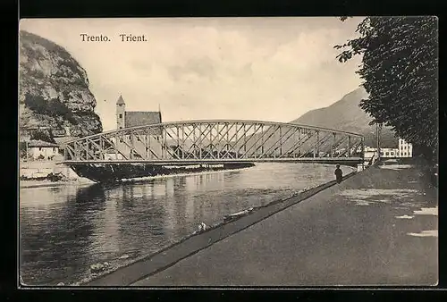 AK Trento, Blick zur Brücke über den Fluss
