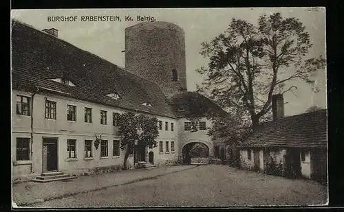 AK Rabenstein /Fläming, Partie im Burghof
