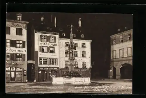AK Basel, Fischmarkt mit Fischmarkt-Brunnen bei Nacht
