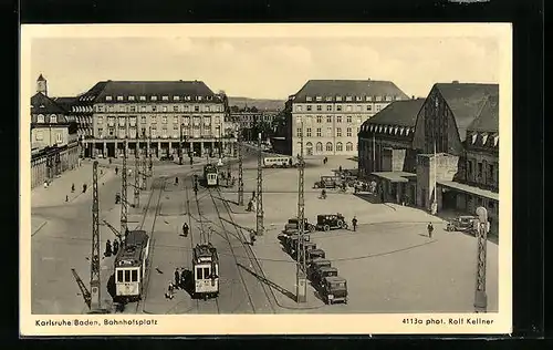 AK Karlsruhe, Bahnhofsplatz mit Strassenbahnen