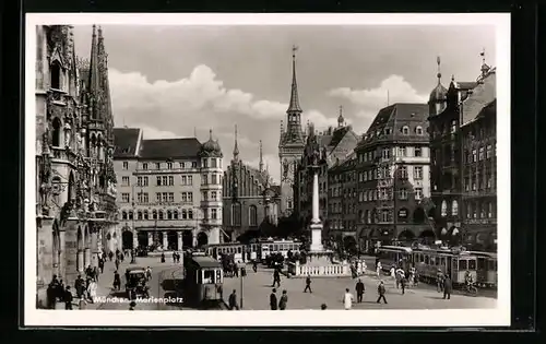 AK München, Marienplatz mit Strassenbahnen