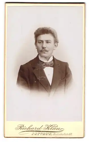 Fotografie Richard Klau, Cottbus, Bahnhofstr. 61, Portrait charmanter Mann mit Schnurrbart