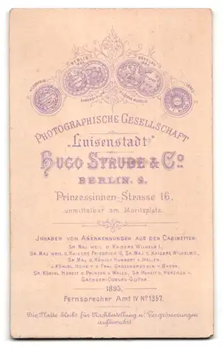 Fotografie Hugo Strube & Co., Berlin, Prinzessinnenstr. 16, Portrait blonde Schönheit in prachtvoller Bluse