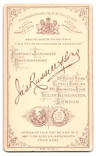 Fotografie Russell & Sons, South Kensington, 199 Brompton Road, bildschönes Fräulein mit Perlenhalskette