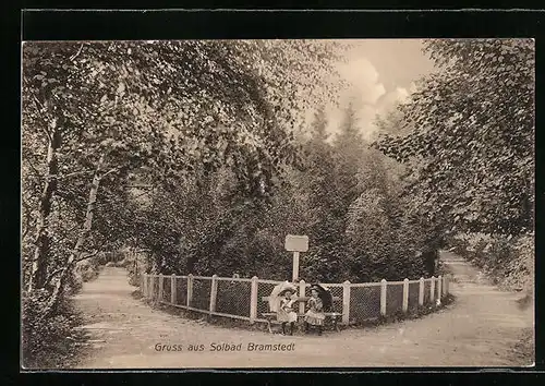 AK Bramstedt, Parkpartie mit Kindern