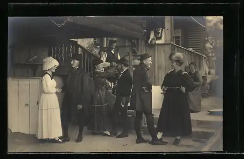 AK Bezau, Paare tanzen in Tracht zum Gitarrenklang