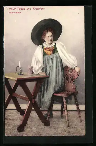 AK Fräulein aus Buchenstein im Trachtenkleid am Tisch stehend
