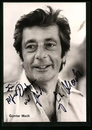 AK Schauspieler Günter Mack mit freundlichem Lächeln, mit original Autograph