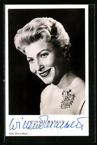 AK Schauspielerin Winnie Markus mit lächelndem Gesicht, Autograph