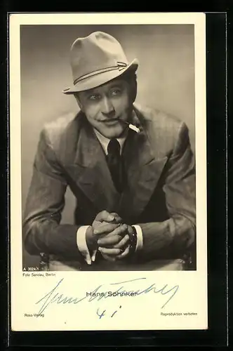 AK Schauspieler Hans Söhnker raucht eine Zigarette, Autograph