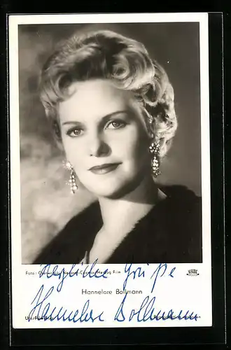 AK Schauspielerin Hannelore Bollmann mit Ohrringen, Autograph