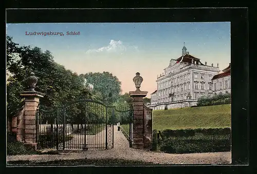 AK Ludwigsburg, Schloss von der Einfahrt aus gesehen