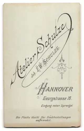 Fotografie E. W. Schulze, Hannover, Georgstrasse 16, Drei Brüder in Feiertagsanzügen