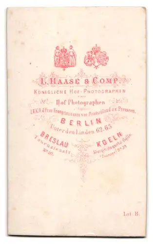 Fotografie L. Haase, Berlin, Unter den Linden 62-63, Bürgerlicher Herr im Anzug mit Brille