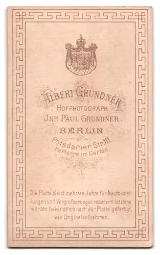 Fotografie Albert Grundner, Berlin, Potsdamer-Str. III, Älterer Herr im Anzug