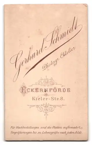 Fotografie Gerhard Schmidt, Eckernförde, Kieler-Str 8, Bürgerliche Dame im schwarzen Kleid mit Buch