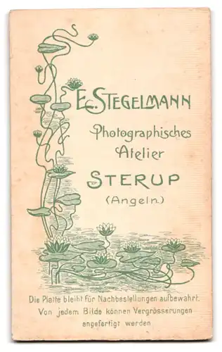 Fotografie E. Stegelmann, Sterup, Bürgerliches Paar im Sonntagsstaat