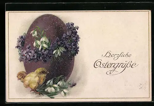 AK Herzliche Ostergrüsse, Osterküken mit Veilchen und Schneeglöckchen