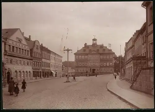 Fotografie Brück & Sohn Meissen, Ansicht Hainichen, Marktplatz mit Rathaus & Ladengeschäften