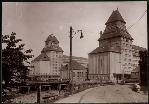 Fotografie Brück & Sohn Meissen, Ansicht Wurzen, Fabrikgebäude der Krietzsch-Werke