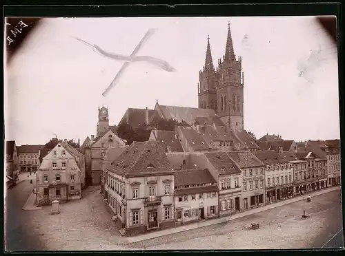 Fotografie Brück & Sohn Meissen, Ansicht Oschatz, Altmarkt mit Ladengeschäften & Kirche