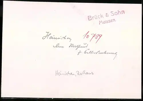 Fotografie Brück & Sohn Meissen, Ansicht Hainichen, Rathaus und Kellerdenkmal