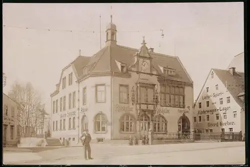 Fotografie Brück & Sohn Meissen, Ansicht Brand i. Sa., Kinderwagen-Lager Georg Gerber, Rathaus, Sparkasse, Ratskeller