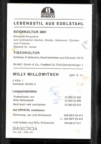 AK Schauspieler Willy Millowitsch mit strahlendem Lächeln, mit original Autograph