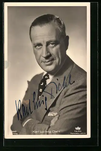 AK Schauspieler Karl Ludwig Diehl im Anzug, mit original Autograph