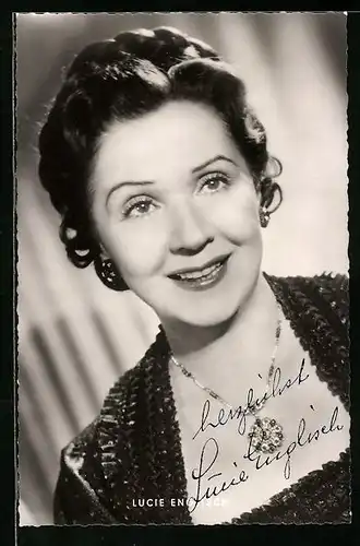 AK Schauspielerin Lucie Englisch mit freundlichem Lächeln, mit original Autograph