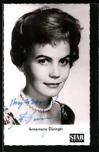 AK Schauspielerin Annemarie Düringer ernst schauend, mit original Autograph