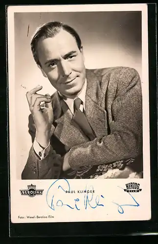 AK Schauspieler Paul Klinger mit Zigarette, mit original Autograph