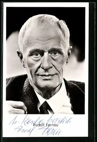 AK Schauspieler Rudolf Fernau ernst schauend, mit original Autograph