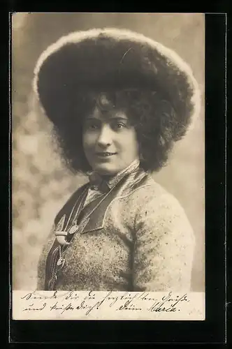 AK Lächelnde junge Dame mit Hut