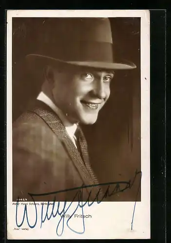 AK Schauspieler Willy Fritsch mit Hut, mit original Autograph