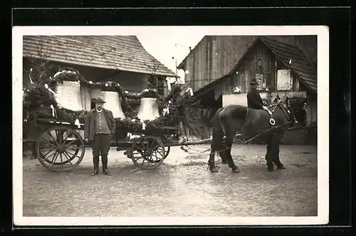 Foto-AK Neue Glocken werden zur Kirche gefahren
