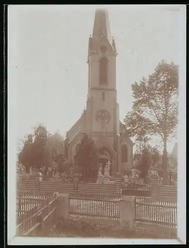 Fotografie Brück & Sohn Meissen, Ansicht Kreinitz, Blick auf die Kirche mit Friedhof