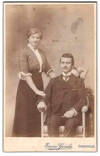 Fotografie Erwin Goerke, Oebisfelde, Junges Paar in hübscher Kleidung