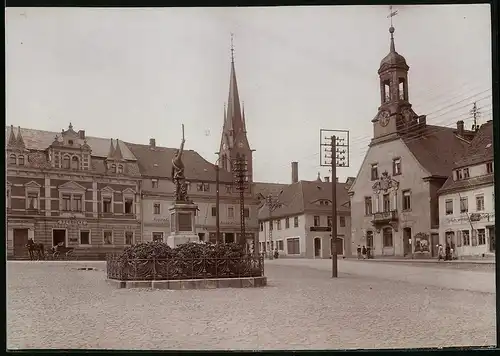 Fotografie Brück & Sohn Meissen, Ansicht Wilsdruff i. Sa., Marktplatz mit Apotheke, Restaurant, Geschäften, Denkmal