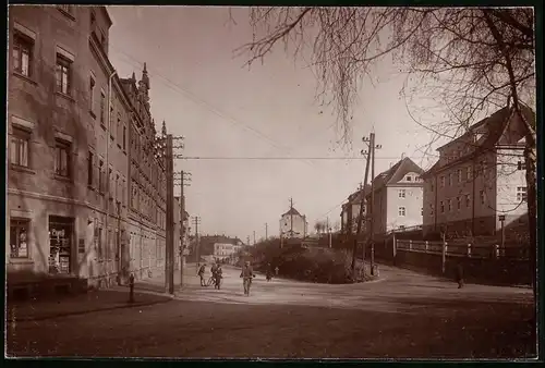 Fotografie Brück & Sohn Meissen, Ansicht Döbeln i. Sa., Blick entlang der Waldheimer Strasse mit Wohnhäusern