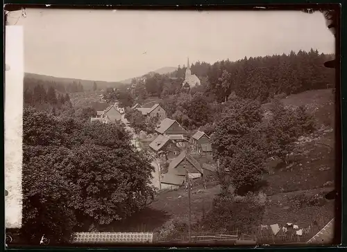 Fotografie Brück & Sohn Meissen, Ansicht Schierke i. H., Blick in den Ort mit Kirche