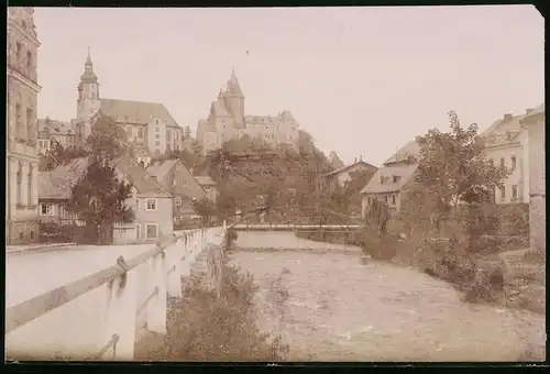 Fotografie Brück & Sohn Meissen, Ansicht Schwarzenberg i. Erzg., Partie an der Uferstrasse mit Blick in den Ort
