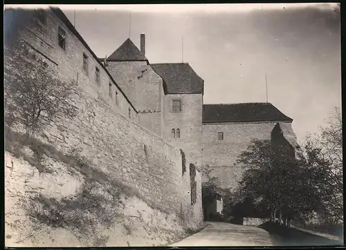 Fotografie Brück & Sohn Meissen, Ansicht Freyburg a. U., Blick auf den Eingang zum Schloss Neuenburg